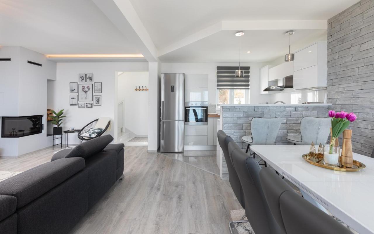 פודגורה Luxury Holiday Home Dioniz מראה חיצוני תמונה