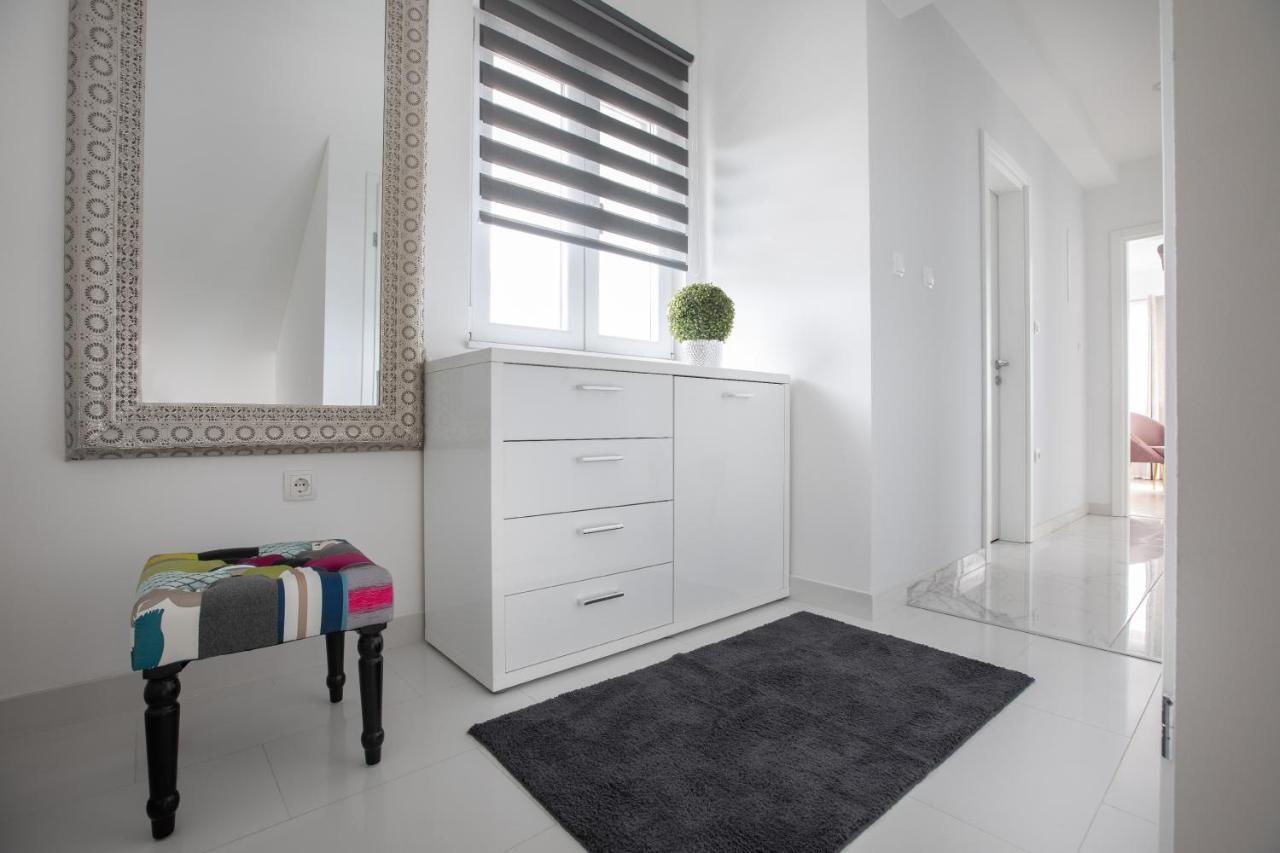 פודגורה Luxury Holiday Home Dioniz חדר תמונה
