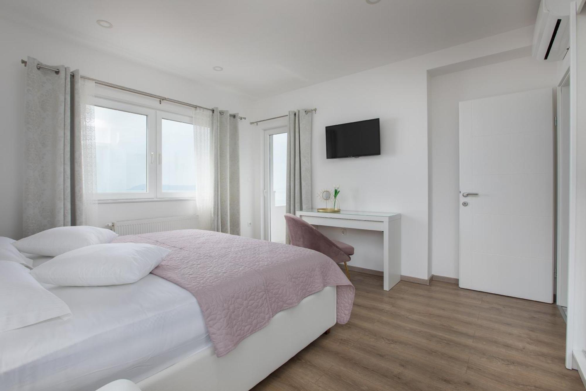 פודגורה Luxury Holiday Home Dioniz חדר תמונה